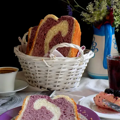 Slatki kruh s kupinama i sirom(iz pekača kruha)