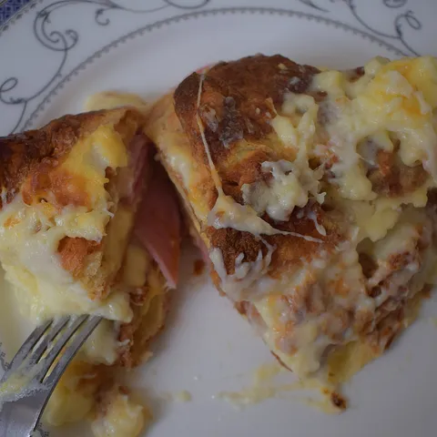 ღ Croque monsieur croissant lasagna