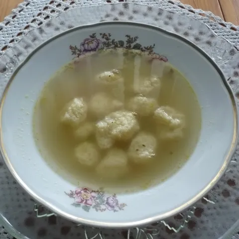 Juha sa gris knedlama