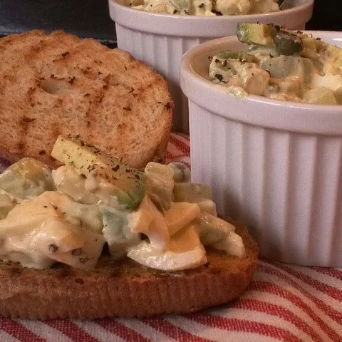Salata od jaja s avokadom ...