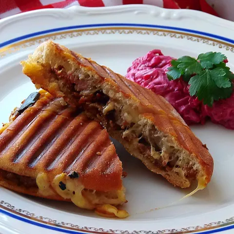 Kıymalı Tost /nadjeveni stari kruh /tost