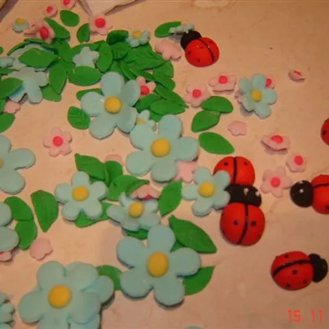 Fondant za prekrivanje torti i izradu figurica