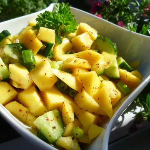 Mango-krastavac salata