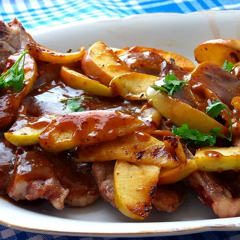 Svinjski kotleti u umaku od jabuke