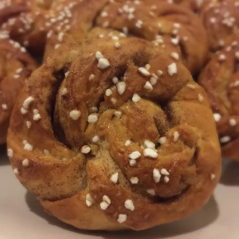 Kanelbullar (Švedsko pecivo sa cimetom)
