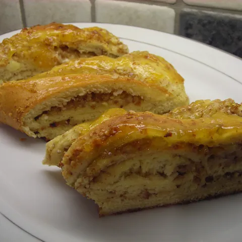 Pletenica sa nadjevom od badema