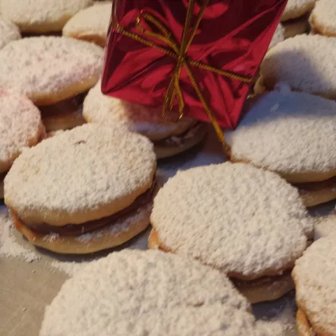 Alfajores with dulce de leche-Peruvian style