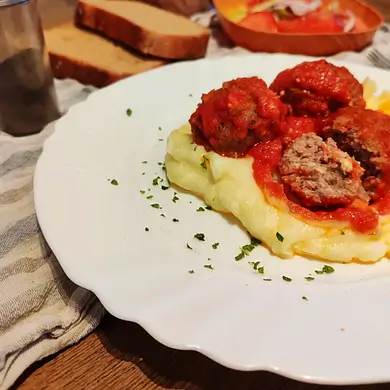Mesne okruglice sa sirom