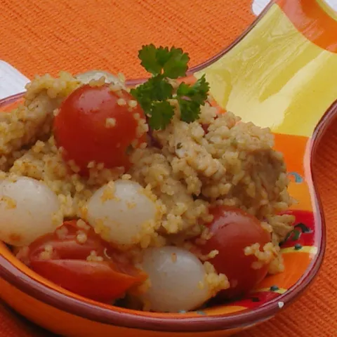Pikantni couscous s puretinom