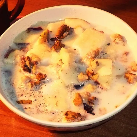 Musli sa jabukom i orasima