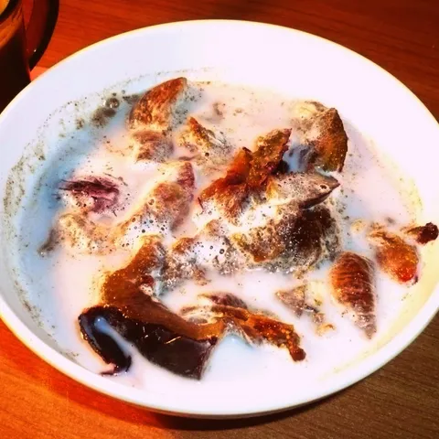 Musli sa šljivama i suvim smokvama