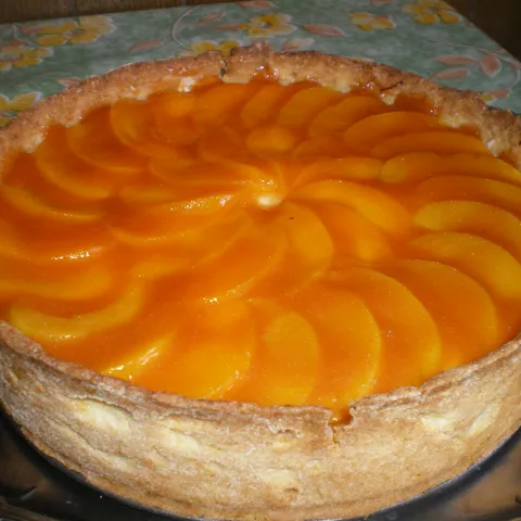 Sirnica (kolač) s breskvama