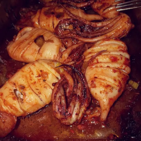 Zapecene lignje u tomato sosu