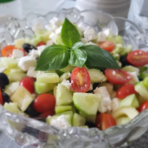 Grcka salata i domaci preljev