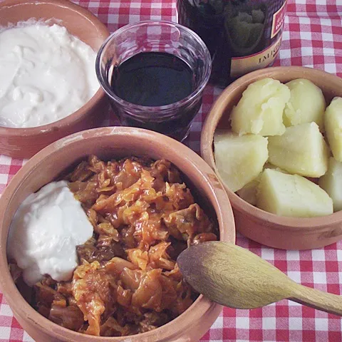 Sekelji gulaš sa kiselim kupusom i kimom