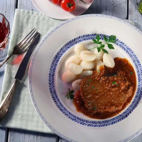 Juneći odresci u umaku alla pašticada