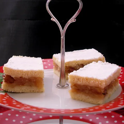 Soft apple pie