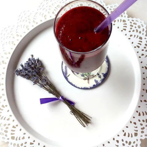 Smoothie šumsko voće, kruška i breskva