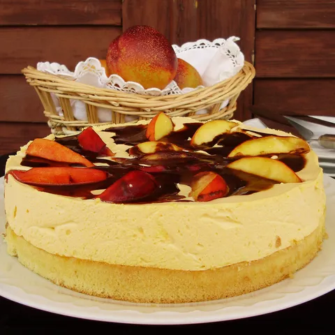 Tortica s jogurtom i nektarinama