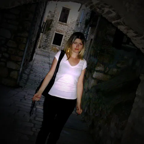 SILVIGIRL