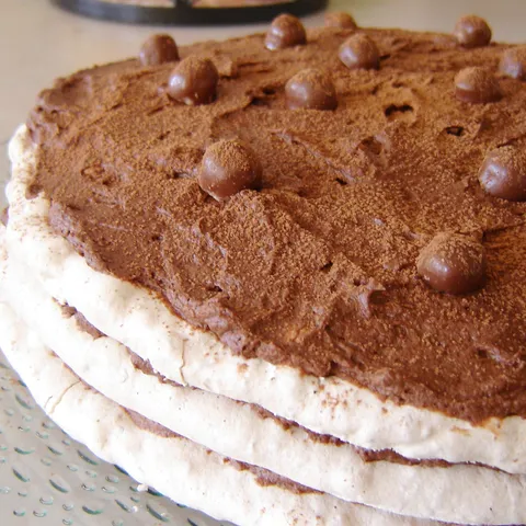 Gateau od čokolade i lešnika