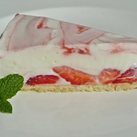 Torta s jagodama i jogurtom