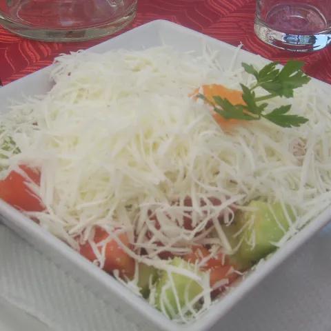 Moja šopska salata