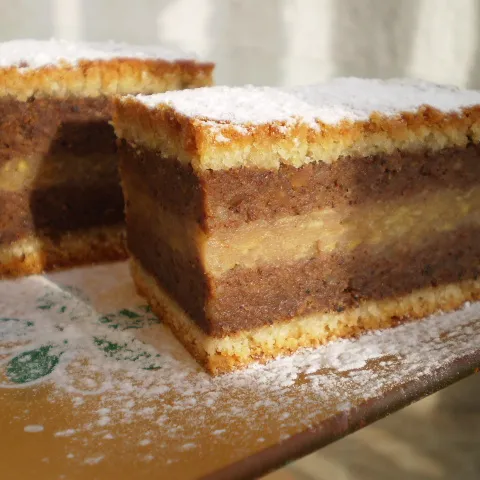 Pita od lješnjaka, rogača, jabuka i…