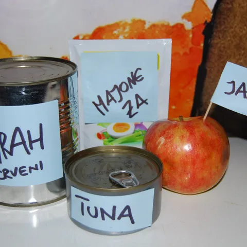 Hladna salata od tune, graha i jabuke
