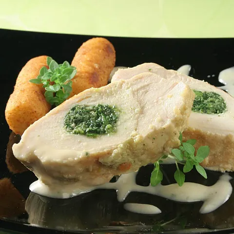 Pileća prsa punjena koprivom u umaku od kestena