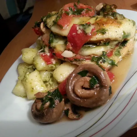 Aromatična piletina i gnocchi sa pestom