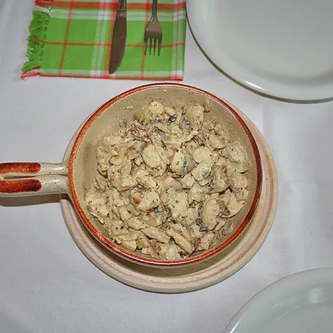 Piletina s vrhnjem i gljivama