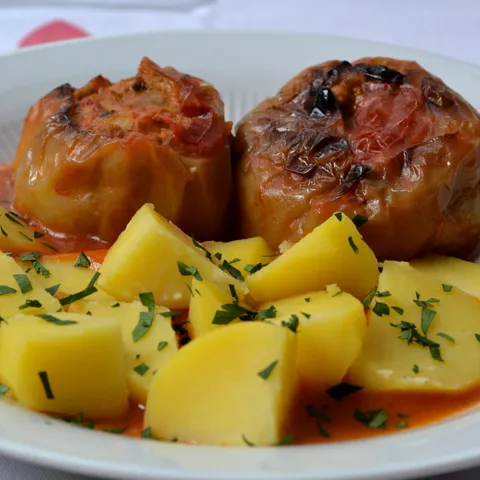 Zapečena punjena paprika sa mesom i patliđanima