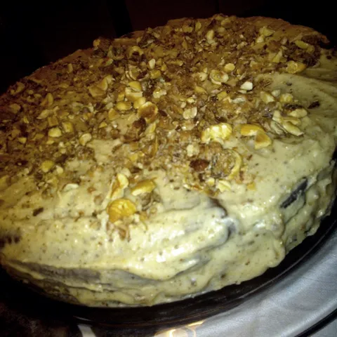 Krokant torta od bijele čokolade i lješnjaka