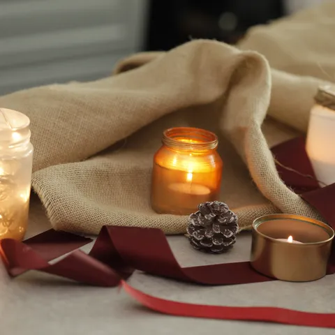 DIY: Napravite božićne ukrase od staklenih teglica i konzervica
