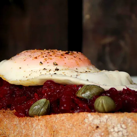 Tost, cvekla i jaje