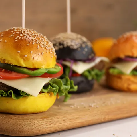 Obojeni hamburger
