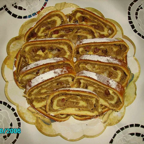 gibanica sa orasima i egzotičnim voćem