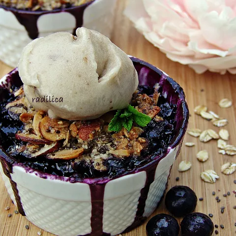 Krambl (Crumble) sa borovnicama za Dvoje