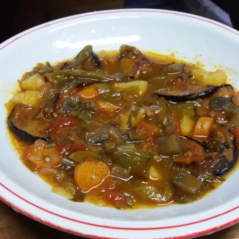 Gulas od Paprike i Patlidana
