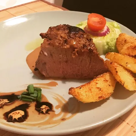 BBQ Medium steak sa krompirom