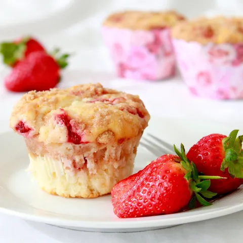 Cheese muffins s jagodama i posipom
