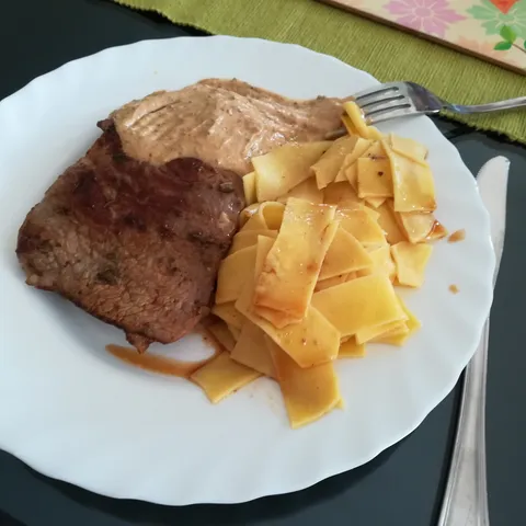 Ramsteak u umaku od senfa