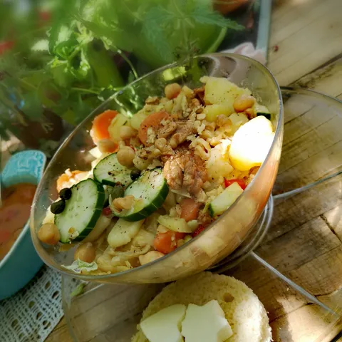Bogata salata ručak