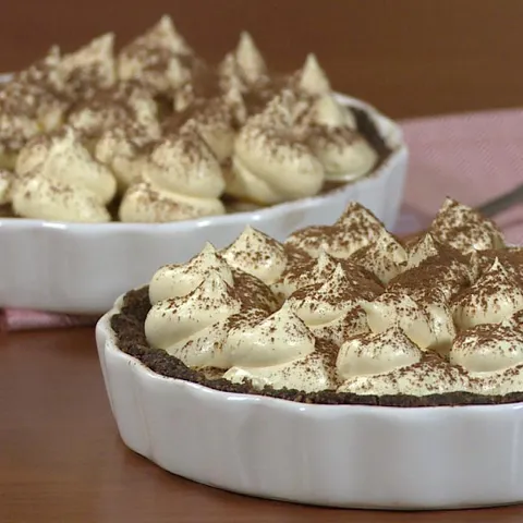 Brzi kolač s bananama i karamel umakom