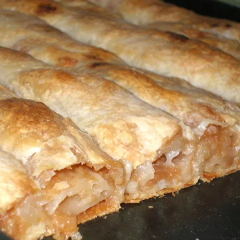 Domaći štrukli od jabuka