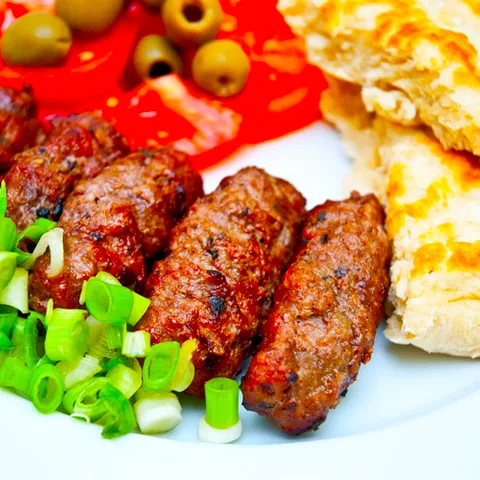 Cevapi / cevapcici sa przenim kruhom