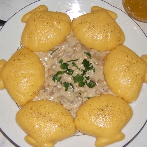 skoljke u sosu od sampinjona