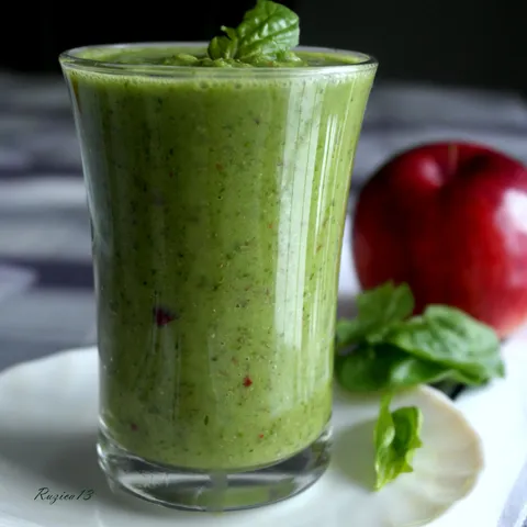 Smoothie sa spanacem i jabukom