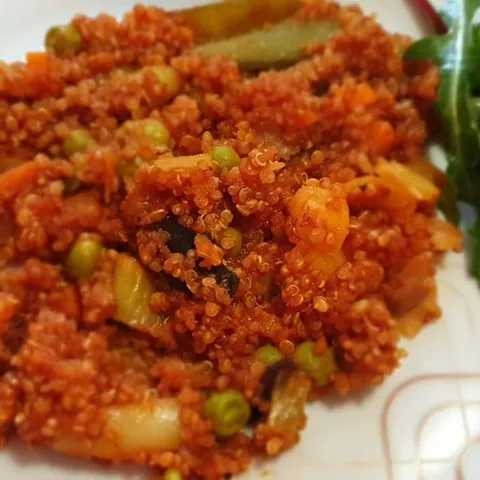 Kvinoja s mješanim povrćem